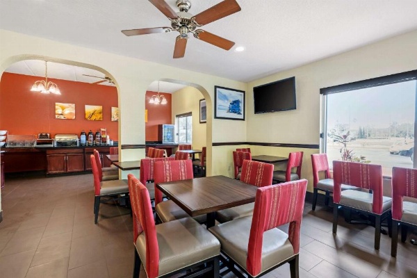 Comfort Inn Kissimmee image 27